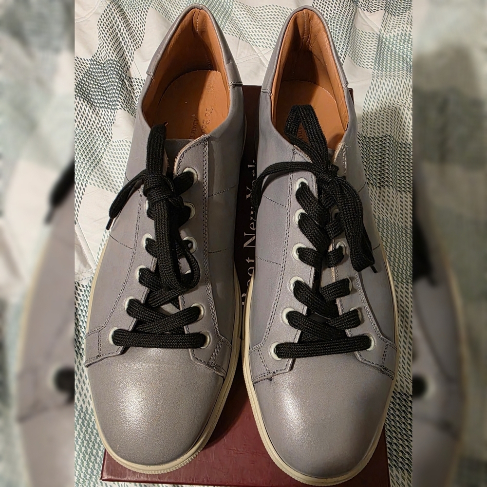 New in Box To boot new york Adam Derrick sneakers Sz. 10.5